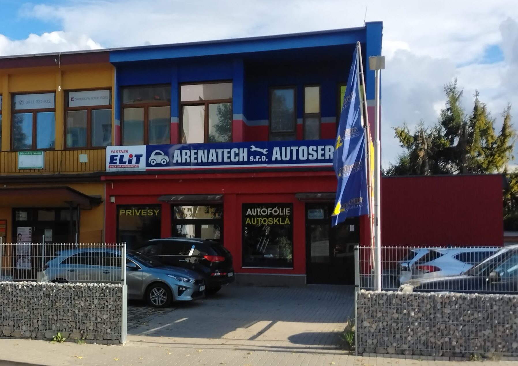 Vchod do autoservisu Arenatech, Hviezdoslavova 1876, Čadca